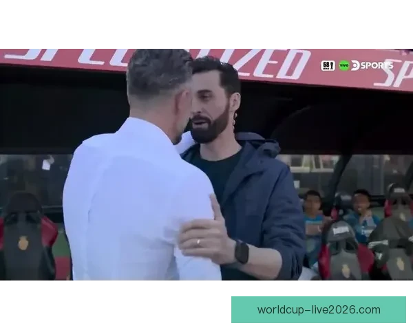 重逢旧爱徒 德米主动拥抱昔日河床弟子马斯坦托诺备战皇马之战